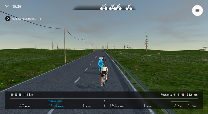 En el simulador Bkool pedaleando con bots