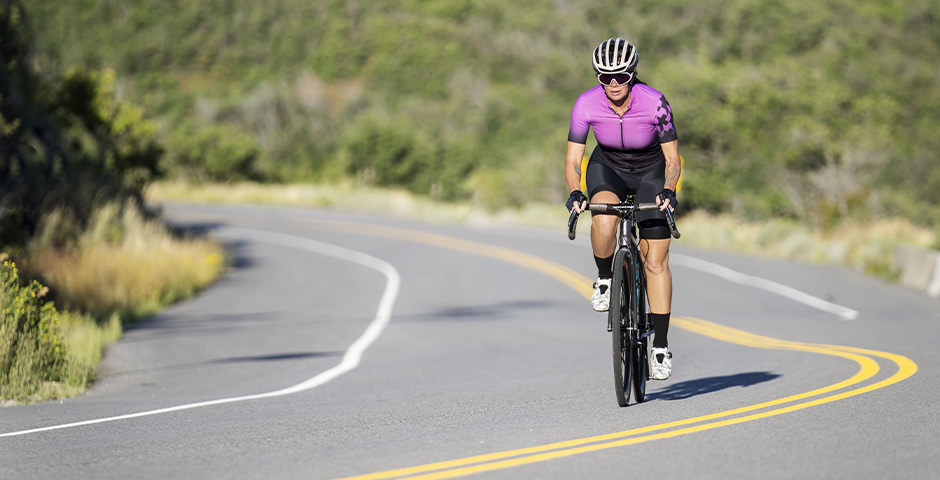 persona en bicicleta a ritmo de umbral de lactato